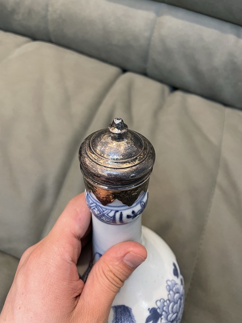 古玩陶瓷清雍乾 青花洞石牡丹紋蒜頭瓶拍賣,當(dāng)前價格3500元