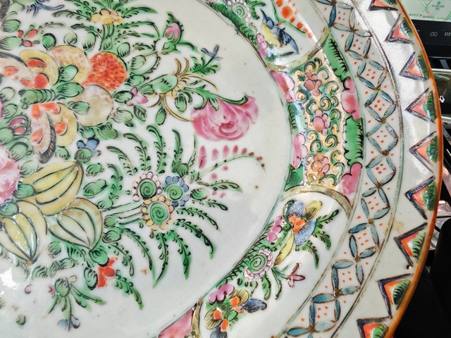 古玩陶瓷廣彩花卉紋大盤真品鑒賞圖