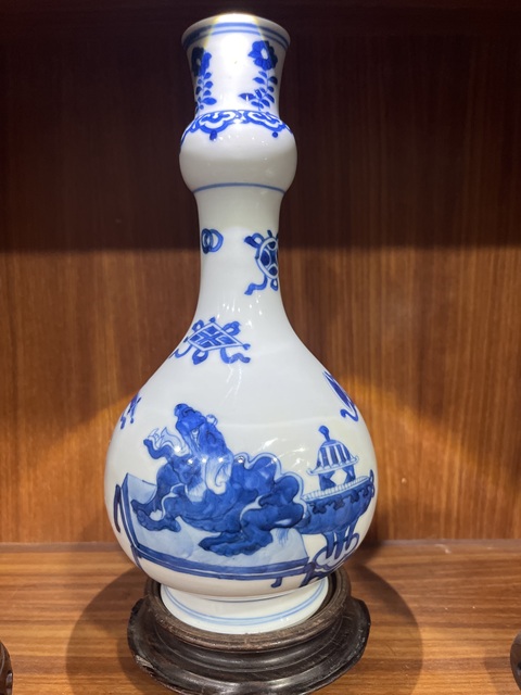 古玩陶瓷瑞獸紋青花蒜頭瓶真品鑒賞圖