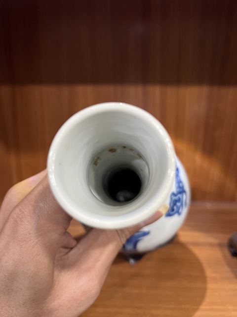 古玩陶瓷瑞獸紋青花蒜頭瓶真品鑒賞圖