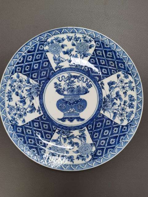 古玩陶瓷青花提藍(lán)花卉紋盤真品鑒賞圖