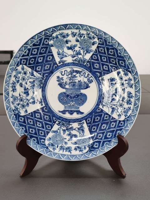 古玩陶瓷青花提藍(lán)花卉紋盤真品鑒賞圖