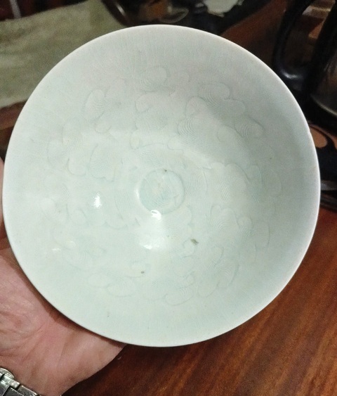 古玩陶瓷青白釉刻劃云氣紋碗真品鑒賞圖