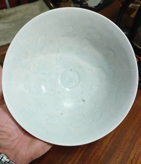 古玩陶瓷青白釉刻劃云氣紋碗真品鑒賞圖