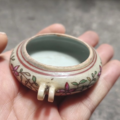 古玩陶瓷粉彩鳥(niǎo)食罐拍賣(mài)，當(dāng)前價(jià)格500元