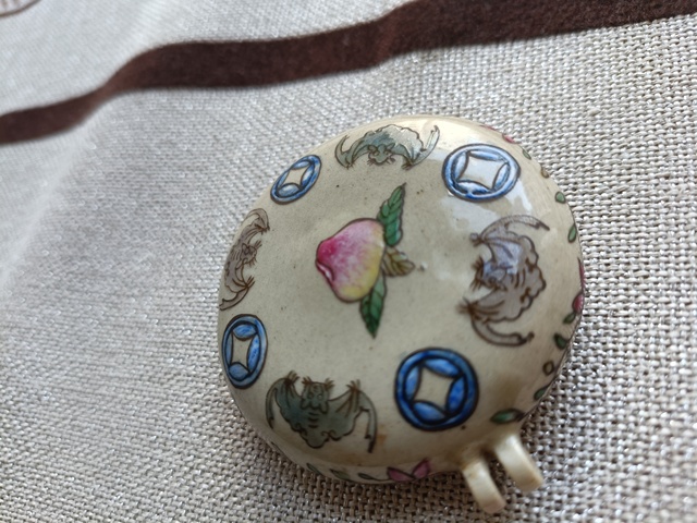 古玩陶瓷粉彩鳥(niǎo)食罐拍賣(mài)，當(dāng)前價(jià)格500元