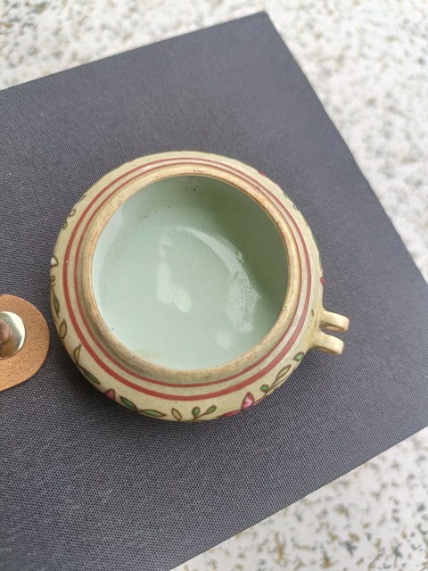 古玩陶瓷粉彩鳥(niǎo)食罐拍賣(mài)，當(dāng)前價(jià)格500元