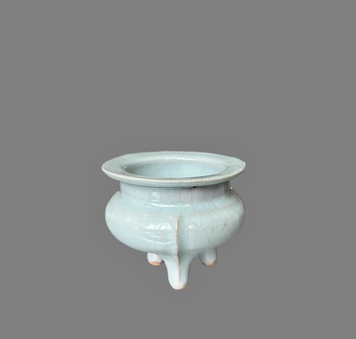 古玩陶瓷龍泉窯鬲式爐真品鑒賞圖