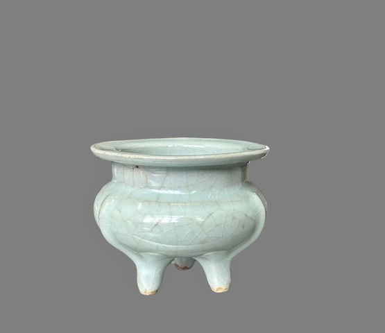 古玩陶瓷龍泉窯鬲式爐真品鑒賞圖