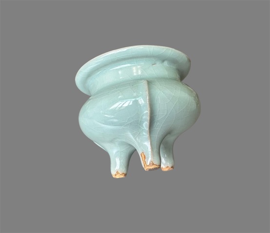 古玩陶瓷龍泉窯鬲式爐真品鑒賞圖