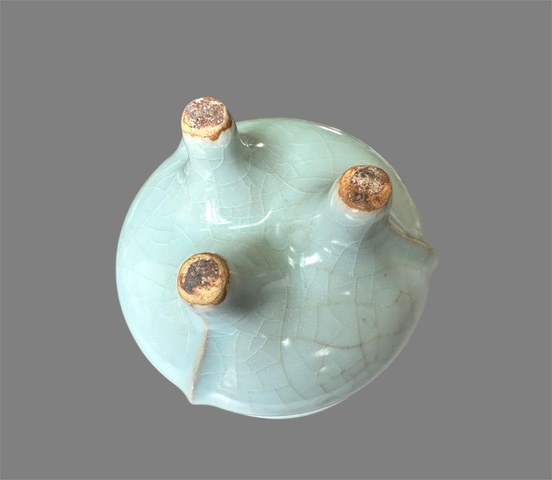 古玩陶瓷龍泉窯鬲式爐真品鑒賞圖