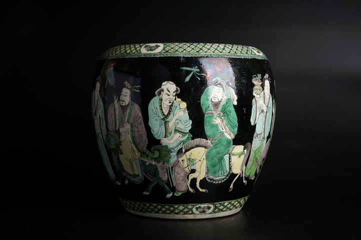 古玩陶瓷清晚期·墨地素三彩八仙人物紋卷缸真品鑒賞圖