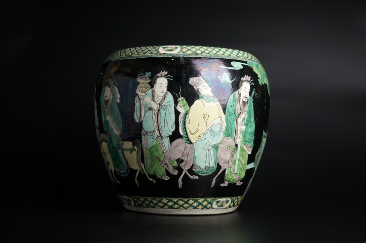 古玩陶瓷清晚期·墨地素三彩八仙人物紋卷缸真品鑒賞圖