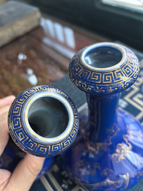 古玩陶瓷創匯·霽藍釉描金云蝠紋蒜頭瓶（一對）拍賣，當前價格6666元