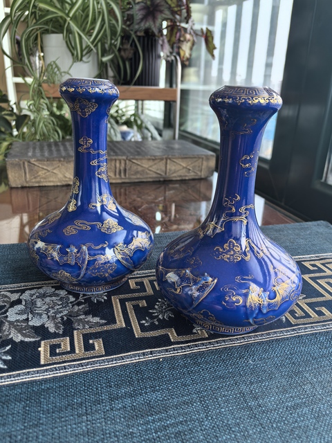 古玩陶瓷創匯·霽藍釉描金云蝠紋蒜頭瓶（一對）拍賣，當前價格6666元