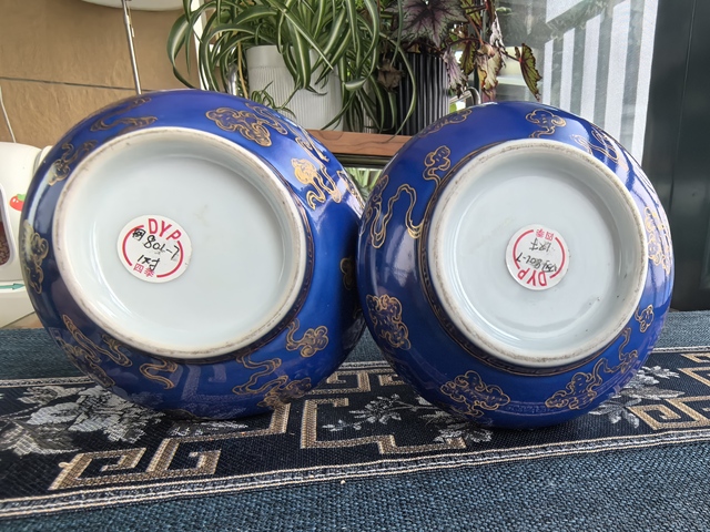 古玩陶瓷創匯·霽藍釉描金云蝠紋蒜頭瓶（一對）拍賣，當前價格6666元