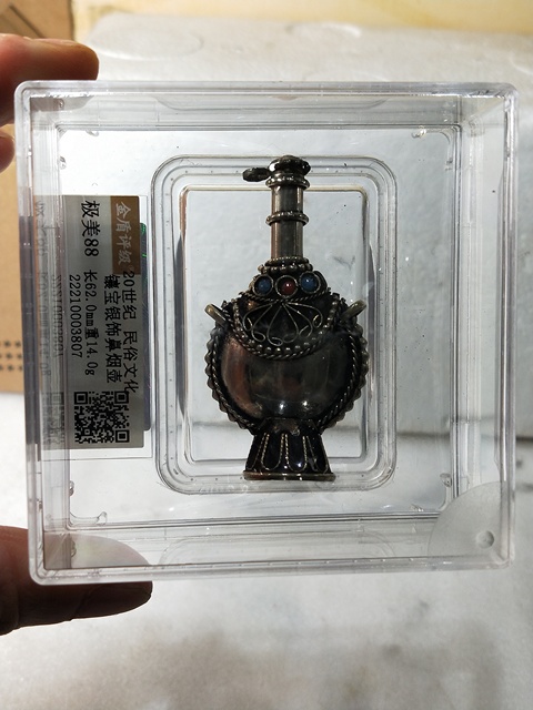 古玩雜項(xiàng)20世紀(jì) 民俗文化鑲寶銀飾鼻煙壺拍賣,當(dāng)前價(jià)格366元