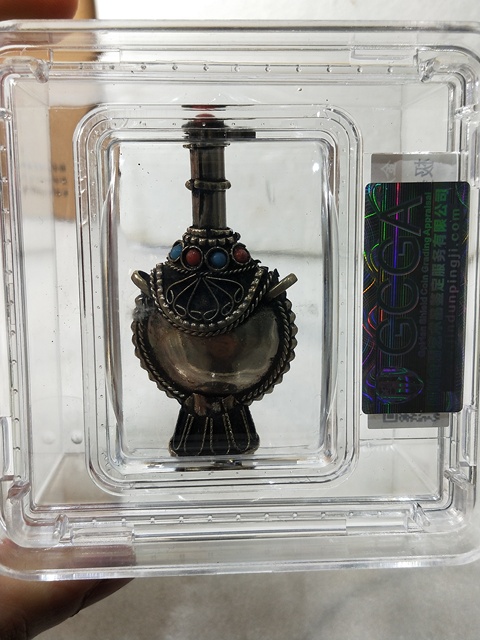 古玩雜項(xiàng)20世紀(jì) 民俗文化鑲寶銀飾鼻煙壺拍賣,當(dāng)前價(jià)格366元