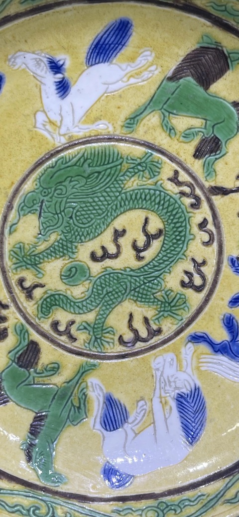 古玩陶瓷素三彩龍馬紋盤真品鑒賞圖