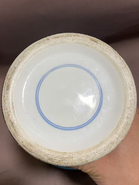 古玩陶瓷灑藍(lán)釉描金花卉紋觀音瓶真品鑒賞圖