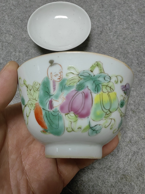 古玩陶瓷瓜蝶連綿娃娃紋粉彩蓋杯拍賣,當前價格1888元