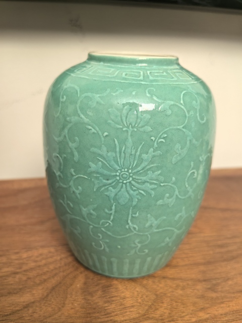 古玩陶瓷清末民初·松石綠釉堆白纏枝蝙蝠紋罐真品鑒賞圖