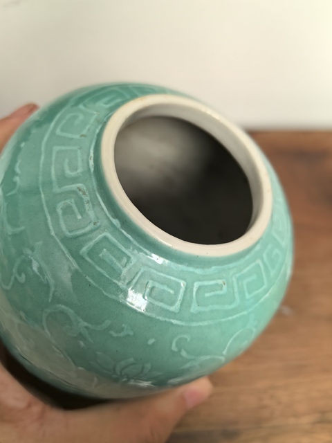 古玩陶瓷清末民初·松石綠釉堆白纏枝蝙蝠紋罐真品鑒賞圖