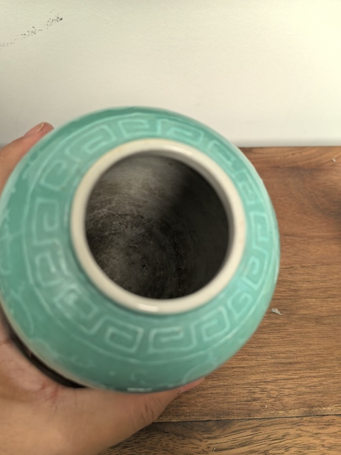 古玩陶瓷清末民初·松石綠釉堆白纏枝蝙蝠紋罐真品鑒賞圖