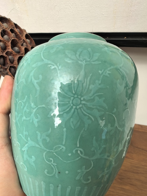 古玩陶瓷清末民初·松石綠釉堆白纏枝蝙蝠紋罐真品鑒賞圖