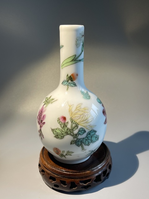 古玩陶瓷粉彩四季花卉天球瓶拍賣,當(dāng)前價格198元