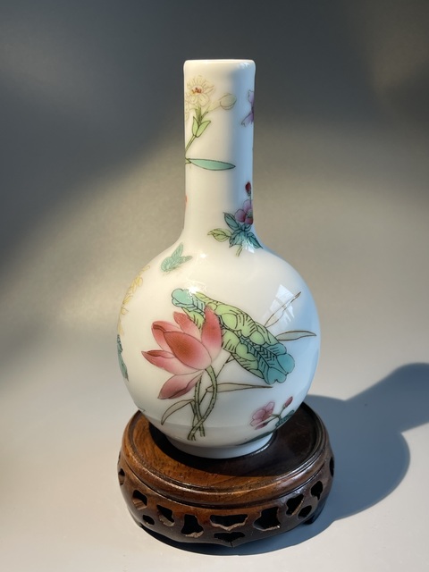 古玩陶瓷粉彩四季花卉天球瓶拍賣,當(dāng)前價格198元