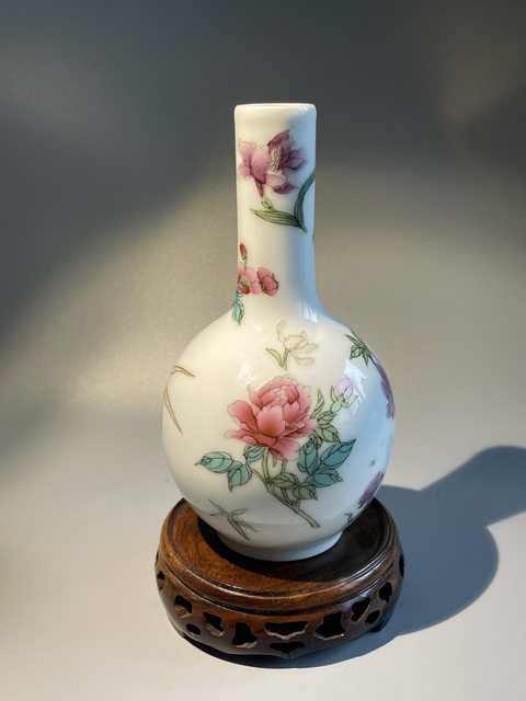 古玩陶瓷粉彩四季花卉天球瓶拍賣,當(dāng)前價格198元