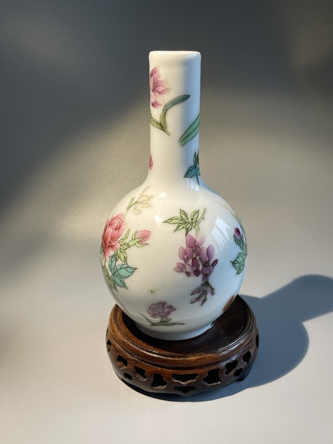 古玩陶瓷粉彩四季花卉天球瓶拍賣,當(dāng)前價格198元