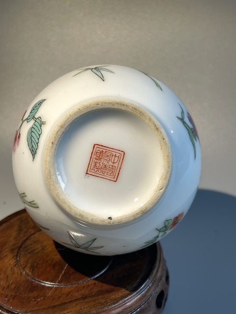 古玩陶瓷粉彩四季花卉天球瓶拍賣,當(dāng)前價格198元
