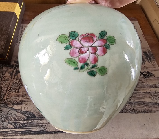 古玩陶瓷清乾隆?豆青地粉彩“鳳求凰”牡丹紋罐拍賣,當(dāng)前價格1600元