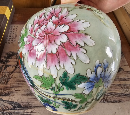 古玩陶瓷清乾隆?豆青地粉彩“鳳求凰”牡丹紋罐拍賣,當(dāng)前價格1600元