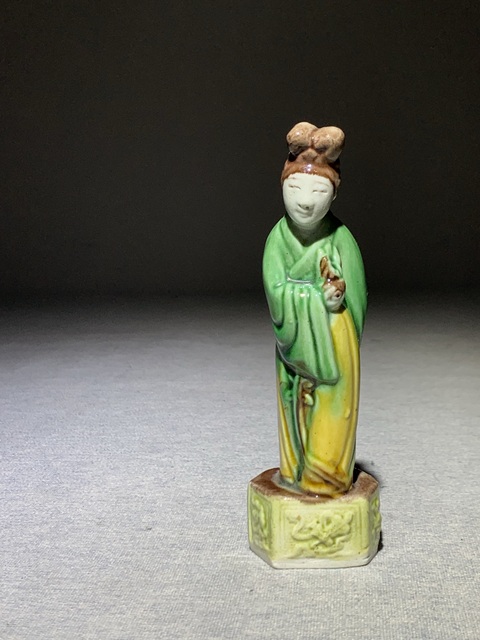 古玩陶瓷（民國黃祥記款）素三彩人物造像拍賣，當(dāng)前價(jià)格1888元