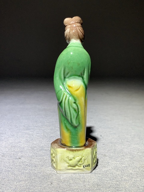 古玩陶瓷（民國黃祥記款）素三彩人物造像拍賣，當(dāng)前價(jià)格1888元