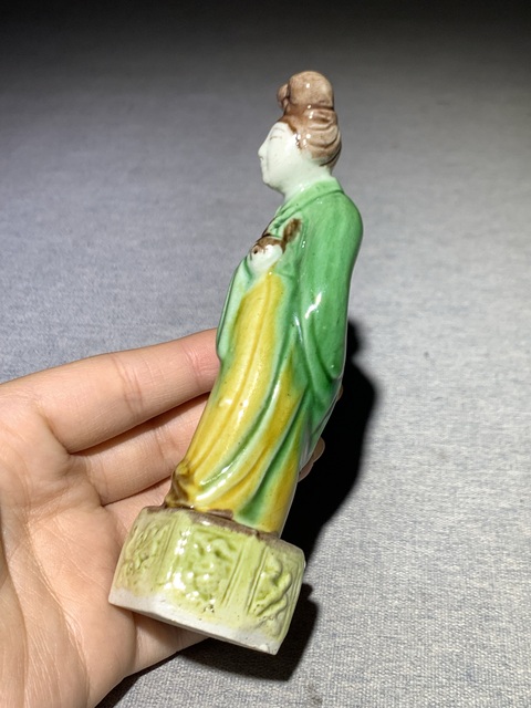 古玩陶瓷（民國黃祥記款）素三彩人物造像拍賣，當(dāng)前價(jià)格1888元