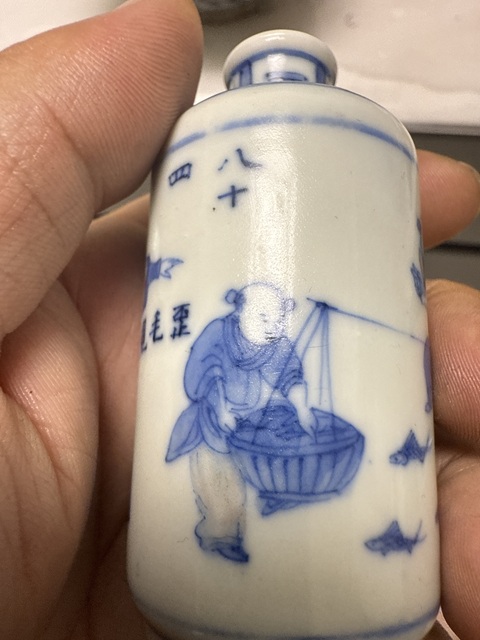 古玩陶瓷清光緒青花釉里紅市井人物故事圖鼻煙壺真品鑒賞圖