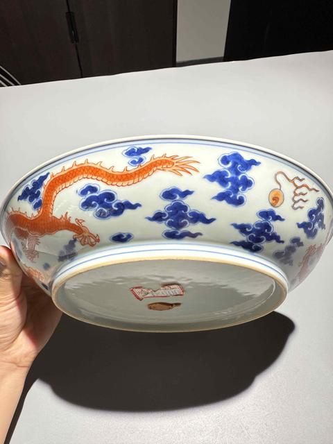 古玩陶瓷青花礬紅龍紋臥盤真品鑒賞圖