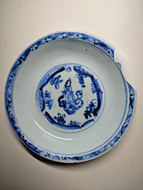 古玩陶瓷青花人物故事紋盤(pán)真品鑒賞圖