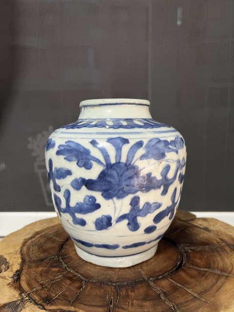 古玩陶瓷青花纏枝花卉紋罐拍賣,當前價格2999元