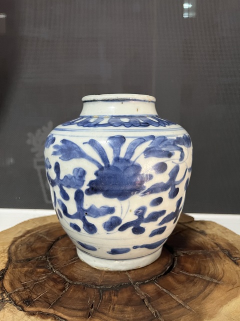 古玩陶瓷青花纏枝花卉紋罐拍賣,當前價格2999元