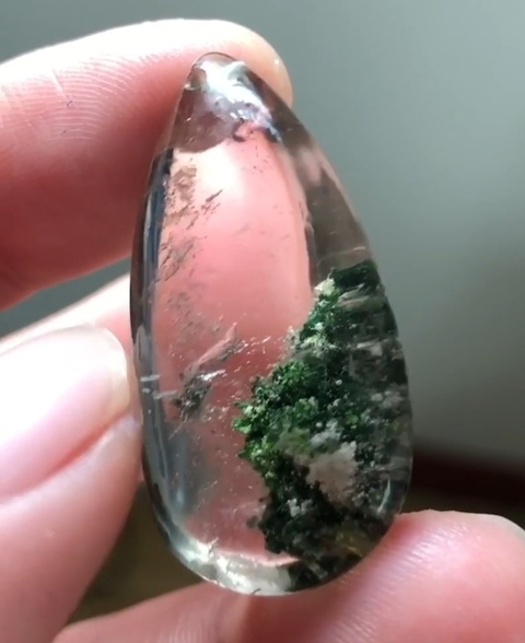 古玩玉器精美天然“綠幽靈”水晶吊墜拍賣,當前價格388元