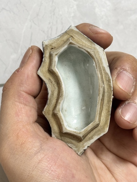 古玩陶瓷青花山水人物紋香盒真品鑒賞圖