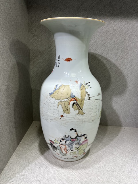 古玩陶瓷馬慶云款撇口瓶真品鑒賞圖