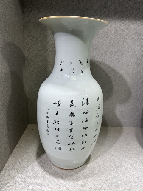 古玩陶瓷馬慶云款撇口瓶真品鑒賞圖