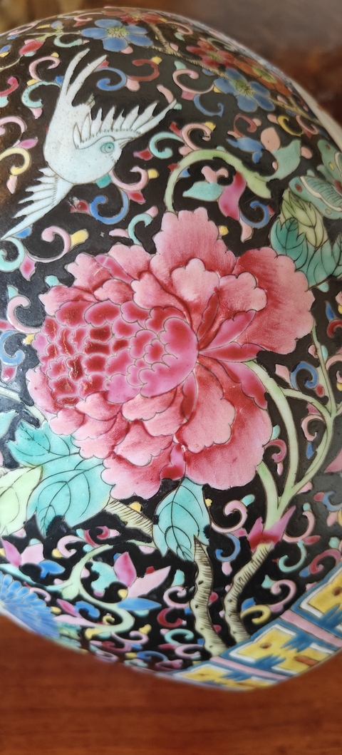 古玩陶瓷粉彩花鳥開窗博古圖罐真品鑒賞圖