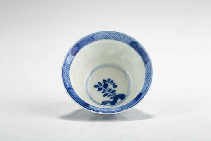 古玩陶瓷清晚·青花開窗四美花卉紋杯拍賣，當(dāng)前價(jià)格1688元
